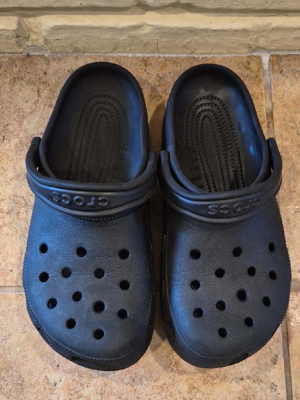 CROCS Unisex Black Classic Clog - Lightweight Slip-On. Men 7 Size. Women 9 Size